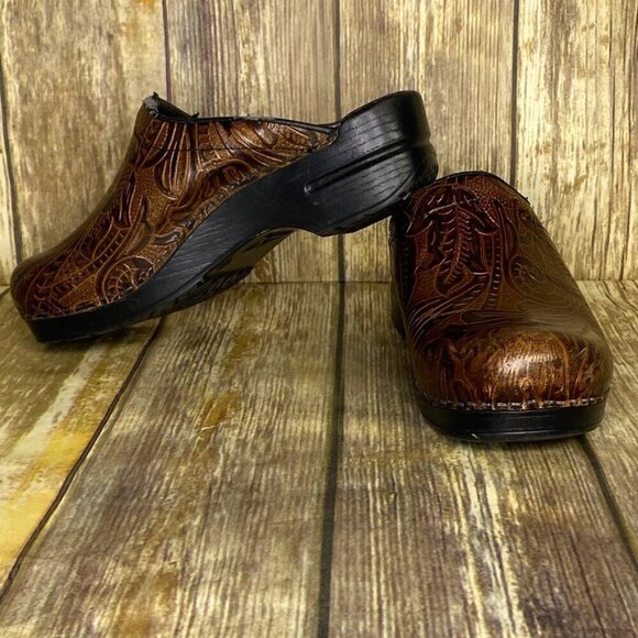 Dansko Stamped Leather Professional Clogs Women's Size 39 (US 8.5-9) - Picture 1 of 11